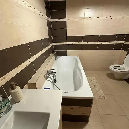 Moderny 3i S Balkonom Appartamento Stupava