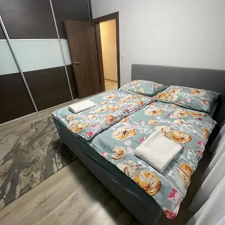 Moderny 3i S Balkonom Apartment