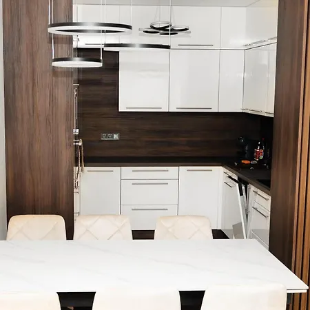 Moderny 3i S Balkonom דירה סטופאבה
